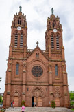 <center>Espalion</center>Église paroissiale Saint-Jean-Baptiste. Bâtie à la fin du XIXe siècle, en grès rose dans le style néo-gothique, ses deux tours jumelles, hautes de 45 mètres ont voulu rappeler le célèbre clocher de la cathédrale de Rodez ! Elles sont couronnées des statues de la Vierge et de Saint-Joseph hautes de 6 mètres. Elle fut consacrée en 1883. Elle est l'œuvre de l'architecte ruthénois Grinda.