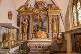 <center>Estaing</center>L'église Saint-Fleuret. Chapelle de saint Fleuret. Retable à quatre colonnes cannelées, corniche, fronton central avec buste de Dieu le père, volutes de chaque côté, deux pots à feu et deux cornes d'abondance. Toile centrale représentant Saint Fleuret debout en costume d'évêque. Statue de Saint Antoine dans la niche de gauche, statue de Saint Fleuret à droite. Sur une console, à l'extrème droite de l'autel, buste-reliquaire avec les reliques de Saint Fleuret. Armoiries de la famille d'Estaing (au-dessus du cadre). 18e siècle.