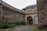 <center>Le Château d'Estaing</center>La première cour.