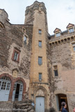 <center>Le Château d'Estaing</center>Le haut de la tour est fin XVIe, style Renaissance. Le mur à gauche est roman.