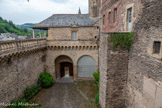 <center>Le Château d'Estaing</center>La première cour.