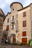 <center>Sévérac-le-Château</center>La rue Amaury de Sévérac. Amaury de Sévérac, maréchal de France et contemporain de Jeanne d’Arc. Personnage le plus illustre de cette famille qui combattit pour les rois de France Charles VI et Charles VII ; il fut Sénéchal du Rouergue et du Quercy (vallées du Lot, de la Dordogne et pays de Montauban) et Maréchal de France, avant de léguer son château de Sévérac à la famille d’Armagnac qui en pris possession en 1427. En effet, peu avant sa mort, Amaury avait légué par testament la baronnie de Sévérac au fils du comte de Rodez, futur Jean V d’Armagnac.
Au terme d’un procès de près de 80 ans, le Parlement de Paris accorde en 1508 la baronnie de Sévérac à la famille d’Arpajon, descendants de la cousine d’Amaury. 
 Il créa notamment des foires à Laissac et à Sévérac et fit réaménager le point d’eau connu sous le nom de « fontaine romane ».