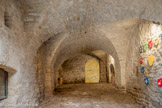 <center>Sévérac-le-Château</center>Le Sestayral (de setier mesure à grain, droit de coupe perçu sur mesurage). Sur cet emplacement se tenait le marché de la cité fortifiée. Sous ses voûtes se déroulait le marché au blé (marché couvert). La mesure de pierre réglait les échanges en blé, orge et avoine de la baronnie de Sévérac. C'est Amaury de Sévérac, maréchal de France, qui créa dans sa bonne ville les premières foires et les marchés. Ce sont dans la cité des jours de grande animation, les paysans vendent leurs produits, achète des outils plus perfectionnés que ce qu'ils fabriquent eux-mêmes, une pièce de drap, un peu de sel, des pots, des cuves, ils échangent des nouvelles, concluent des contrats, scellent des alliances pour leurs enfants. Des marchands forains se joignent à eux pour proposer des produits rares et chers, « espiceries », fil, drogues etc.