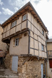 <center>Sévérac-le-Château</center>Maison de Jeanne. Inoccupée durant 40 ans, cette maison à colombages et encorbellements porte le nom de sa dernière habitante. Cette maison date du XIVe siècle, et plus précisément de 1478 après datation dendrochronologique. Cette maison est devenue célèbre à la suite de la publication d'une photo d'un touriste américain en mai 2017 sur le site d’hébergement d’images Imgur puis son partage sur les réseaux sociaux, et elle a été décrite ensuite sur ces réseaux avec enthousiasme. En 2018, la maison et ses façades ont été restaurées, lui faisant perdre aux yeux de certains une partie de son cachet, comme en témoigne le partage encore fréquent de l'image de son ancien aspect sur les réseaux sociaux. Elle permet d’appréhender les conditions de vie dans une cité au Moyen-Âge. Sur 3 étages, elle possède une pièce par étage: étable pour les animaux domestiques qui errent la journée dans les rues, salle commune avec cheminée et évier en pierre, chambre.