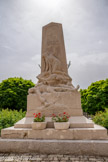 <center>Sévérac-le-Château</center>Le monument aux morts, sculpté par Joseph Malet.