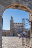 <center>Barjac</center>Château des Comtes du Roure. Son donjon médiéval du XIIe siècle abritant le clocher communal constitue le témoignage de l'ancien château défensif. Le clocher qui surmonte l'ancien donjon fut rajouté en 1649.