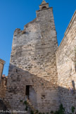 <center>Barjac</center>Château des Comtes du Roure. Tour vue de l'extérieur.