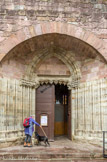 <center>Saint-Jean-Pied-de-Port</center>L’église, anciennement Notre-Dame du Bout du Pont est actuellement l'église de l'Assomption-de-la-Vierge. L'église Notre-Dame-du-Pont fut construite à l'origine au XIIIe siècle. Mais il ne reste guère que les fondations et de rares éléments de cet époque, l'ensemble ayant été reconstruit (probablement aux XVe et XVe siècles) puis remanié au cours des ans.