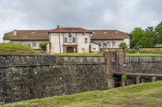 <center>Saint-Jean-Pied-de-Port</center>Déclassée en tant qu'ouvrage militaire en 1920, la citadelle, classée Monument Historique en 1963, est aujourd'hui un établissement scolaire.