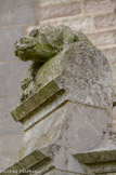 <center>Château d'Abbadia.</center>Statue de chat attrapant un rat.