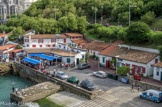 <center>Biarritz</center>Port des pêcheurs. Les petites constructions pittoresques baptisées crampottes sont la propriété de la commune. Elles sont attribuées aux propriétaires de bateaux qui mouillent dans les bassins du port.