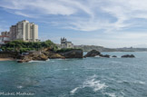 <center>Biarritz</center>La villa Belza. Ce bâtiment, œuvre de l'architecte Alphonse Bertrand, construit de 1880 à 1895, se dresse sur le rocher du Cachaous. Sa situation insolite sur les rochers, sa proximité avec le 