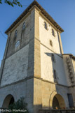 <center>Ascain</center>L'église d'Ascain dédiée à Notre Dame de l’Assomption. L'architecture de l'église d'Ascain est tout à fait représentative des églises de village du Pays Basque Nord : une construction simple (rectangulaire, sans transept, avec peu d'ouvertures) à laquelle est adossé un imposant clocher-porche (celui d'Ascain est d'une hauteur totale de 22 mètres et dispose de 4 étages, les murs ayant, à la base, une largeur de 1 mètre).
L'édifice actuel date de 1626, comme en témoigne l'inscription au-dessus de l'arcade, côté place.