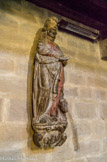 <center>Ascain</center>l'autre saint Luc (avec, à ses pieds, le buste du bœuf). Ces 2 statues, qui, jusqu'en 1963, étaient à l'abandon dans le clocher, proviennent sans doute du retable original de l'église (celui en place au XVIIe siècle). On remarquera sans peine des restes de dorure sur chacune de ces deux statues.