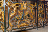 <center>Ancien Hôtel Dieu de Carpentras</center>Une balustrade, avec les armoiries de Mgr d’Inguimbert et des trophées, sépare la nef du chœur.