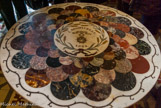 <center>Ancien Hôtel Dieu de Carpentras</center>Table Moricelly, marqueterie de marbre.s multicolores.