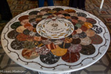 <center>Ancien Hôtel Dieu de Carpentras</center>Table Moricelly, marqueterie de marbre.s multicolores.