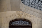 <center>Ancien Hôtel Dieu de Carpentras</center>Porte latérale arrière à gauche.