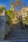 <center>Crestet</center>Montée vers la porte Notre-Dame et le lavoir.