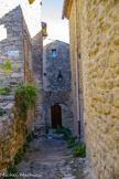 <center>Crestet</center>Le village de Crestet a accueilli, des années 30 aux années 80, le peintre Albert Abou. Une rue lui rend hommage.