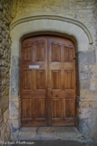 <center>Crestet</center>Porte en bois avec une décoration en plis de serviette.