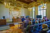 <center>Palais de Justice de Carpentras</center>Salle des secrétaires ou salle de la correctionnelle. Vue de Carpentras, au centre et dans les  cartouches les vues des diverses villes du Comtat Venaissin.