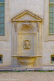 <center>Ancien Hôtel Dieu de Carpentras</center>Fontaine du Rhône.