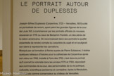 <center>Ancien Hôtel Dieu de Carpentras</center>LE PORTRAIT AUTOUR DE DUPLESSIS.
Joseph-Siffred Duplessis (Carpentras, 1725 - Versailles, 1801) a été un portraitiste de renom, ayant peint les grandes figures de la cour de Louis XVI, à commencer par les portraits officiels du nouveau souverain en 1776 ou ceux de Benjamin Franklin, un des pères de la nation américaine. On reconnaissait dans ses portraits la qualité essentielle de rendre compte du caractère du sujet et on soulignait son talent à représenter les carnations.
Marqué par sa formation à Rome auprès de Pierre Subleyras, il réalise quelques tableaux d’histoire pour la cathédrale de Carpentras après son retour en 1748. Installé à Paris dès 1752, c’est dans le portrait qu’il connaît la notoriété dans les années 1770 et 1780, répondant aux commandes de la cour, des personnalités de la vie politique, culturelle, scientifique parisienne et comtadine. Après la Révolution, il finit sa vie comme conservateur au château de Versailles.