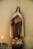 <center>L'église paroissiale Saint-Sauveur Saint-Etienne </center>Statue de Sainte-Thérèse de l'Enfant-Jésus, plâtre polychrome, 19e siècle.