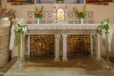 <center>L'église paroissiale Saint-Sauveur Saint-Etienne </center>Sous l'autel : panneaux de bois peint et doré, 18e siècle, classé monument historique.  À gauche le sacrifice d'Isaac. À droite Caïn et Abel.