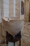 <center>Meysse</center>Les fonts baptismaux du 17e siècle prennent place à gauche du portail principal.