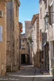 <center>Cruas</center>Le site est ancien, même s’il n’apparaît qu’assez tardivement dans l’histoire. La voie romaine dite Vois des Helviens ou Voie Romaine d'Antonin-le-Pieux, qui relie Barjac (au nord du Gard) à Valence (dans la Drôme) en passant par Alba-la-Romaine (capitale des Helviens), traverse le territoire de la commune. On y a trouvé 6 bornes milliaires à ce jour.
En 804, une abbaye est établie à Cruas par Eribert, premier comte de Vivarais. Le monastère de Cruas est placée sous l'autorité de Benoît d'Aniane, réformateur de la règle de saint Benoît et fils d'Aygulf, comte de Maguelone (en Gothie), lui-même ancien vassal de Pépin le Bref. La 
