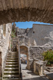 <center>Le site médiéval</center>La porte vue de l'intérieur. En haut, un morceau du chemin de ronde.