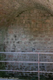 <center>Château des Moines.</center>La citerne recueillait les eaux de pluie, grâce à un admirable système aménagé sur les toits et à la trappe qui servait à les recueillir. Sa capacité était remarquable (environ 100 000 litres d’eau), ceci peut s’expliquer par le fait qu’elle devait desservir l’ensemble du village, surtout durant les périodes de siège.