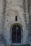 <center>Château des Moines.</center>Entrée de la chapelle avec latrace du toit initial.