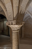 <center>Abbatiale Sainte-Marie de Cruas</center>Chapiteau romansantiquisant à palmettes et feuillages.
