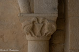 <center>Abbatiale Sainte-Marie de Cruas</center>Deux oiseaux qui boivent dans le même calice, symbole de communion.