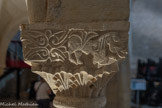 <center>Abbatiale Sainte-Marie de Cruas</center>Un dragon crachant des feuillages.