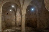 <center>Abbatiale Sainte-Marie de Cruas</center>On peut apercevoir une succession de rouelles au Nord de la crypte, qui symbolisent le soleil et qui illuminent spirituellement l’endroit le plus sombre. La roue est symbole du mouvement et de la vie, des cycles terrestres et cosmiques, énergie en circulation.