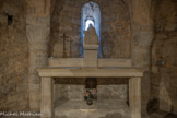 <center>Abbatiale Sainte-Marie de Cruas</center>Abside centrale. La crypte abritait les reliques des deux saints : Saint Josserand (l’un des premiers moines de l’abbaye au IXe siècle), et Saint Torquat (grand évangélisateur de la région et premier évêque de Saint Paul-Trois-Châteaux).