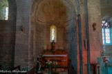 <center>Abbatiale Sainte-Marie de Cruas</center>Dans l’absidiole nord, présence d’une peinture murale du XIVe siècle (peinte directement sur la pierre sans enduit préalable), représente un Saint Evêque bénissant. Chapelle de la Vierge.