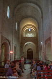 <center>Abbatiale Sainte-Marie de Cruas</center>L'église haute. La tribune monastique édifiée au milieu du XIIème siècle, avait pour but  de marquer une séparation entre le monde des clercs et celui des laïcs, conformément aux exigences de la réforme grégorienne. De plus, elle prolongeait le chœur de l’église haute réservée aux moines, l’église basse étant réservée aux fidèles. Elle était réservée aux moines pour la prière et le chant.
