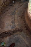 <center>Le puits aérien de Trans-en-Provence</center>Les gouttelettes formées à l’intérieur du condenseur tombent sur le plancher et sont conduites par des rigoles dans un réservoir souterrain.