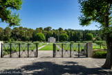 <center>Draguignan</center>Le cimetière américain de Draguignan est créé en août 1944 par le Dr Angelin German lors de la Libération de Draguignan par le 551e Bataillon américain. Sur un espace verdoyant de 5 hectares sont rassemblées les sépultures de 861 soldats américains, dont 62 inconnus, morts durant les combats de 1944, lors de la reconquête du sud de la France.

C'est un lieu unique dans le sud-est de la France car il honore le débarquement allié du 15 août 1944, appelé « opération Anvil Dragoon ».Un mur des disparus comporte le nom de 294 américains dont les corps ne furent jamais retrouvés ou identifiés.

Appuyée sur le mur des disparus, une gigantesque sculpture, « l’Ange de la paix » veille sur la chapelle qui abrite de splendides mosaïques. Une impressionnante carte de bronze en relief relate les opérations militaires.