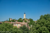 <center>Draguignan</center>A gauche, la chapelle Saint-Sauveur, à droite, la tour de l'Horloge.