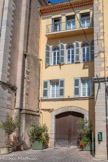 <center>Draguignan</center>Le couvent des Cordeliers est le plus ancien ; couvent de Draguignan.
Au XIes, il a été implanté le long de la via médiévale, actuelle rue Cisson, à l’extérieur de la ville par les Bénédictins.
La chapelle était le plus grand édifice visible en arrivant par la route d’Aix-en-Provence.
XIIIe au XVIIIes. Le nom de Cordelier vient de la corde qu’ils portaient à leur taille.
Le couvent, actuellement Mairie de Draguignan, a conservé de beaux vestiges visibles.