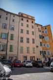 <center>Draguignan</center>Plave de la Vieille Halle. A la Renaissance, le voyageur qui entrait en ville par la porte Romaine ( place au Herbes ) empruntait  la ruelle du Portalet de la porte romaine (actuelle rue Saint-Claire ) et prenait sur ca  gauche la rue de la poissonnerie pour ce rendre à la place du même nom ( actuelle Vieille Halle ).

La halle de poissonnerie qui avait été installée vers 1523 ne fut remplacée par une nouvelle halle qu’en 1820. Mais cette dernière, sans doute plus lourde que la précédente, s’enfonça dans le sol.

Elle fut démolie treize ans plus tard et reconstruite sur la place du Marché Neuf.