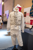 <center>Chapelle de l’Observance.</center>VESTIAIRE D'UN ÉLÉGANT À LA NÉGLIGÉ FRANCE PÉRIODE PREMIER EMPIRE CIRCA 1810
Chemise en batiste de coton volanté, culotte à petit pont en coton, gilet en coton brodé de filés argent.