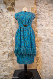 <center>Chapelle de l’Observance.</center>ROBE DE COCKTAIL JACQUES HEIM HAUTE COUTURE CIRCA 1960. Soie imprimée de style impressionniste, frange de soie