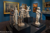 <center></center>École italienne du XVIIIe siècle
Copie d'après l'Apollon dit du Belvédère
Marbre
Inv. 239. Hist. : dépôt de l'État en 1902
<br> D’après Antonio Canova (1757-1822)
Copie d’après la Vénus sortant du bain
Au début du XIXe siècle, le sculpteur italien Antonio Canova réalise sa Vénus sortant du bain, commandée par le directeur de l'Académie des Beaux-Arts de Florence pour remplacer la Vénus Médicis, soustraite durant les campagnes italiennes napoléoniennes. De style néoclassique, la sculpture s'inspire largement de la statuaire grecque antique et témoigne du goût de l'artiste pour la ligne épurée et le traitement lisse de la chair. Surprise dans sa nudité, Vénus relève son drapé d'un geste pudique. Il s'agit ici d'une copie de dimensions plus restreintes, destinée à la commande privée.
